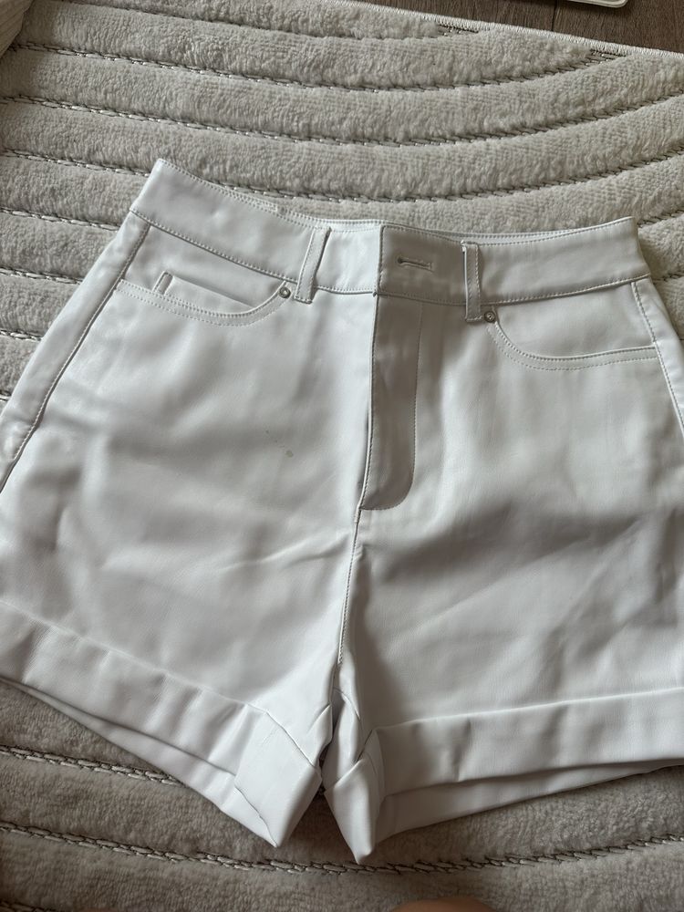 Къси панталони GUESS