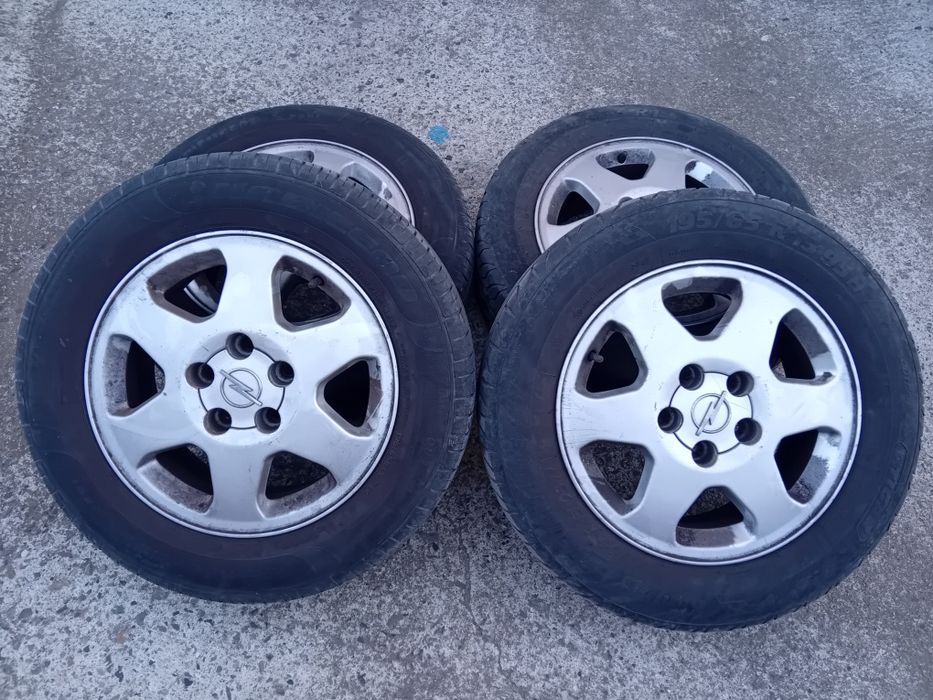 ЛЯТИ ДЖАНТИ с летни гуми за опел