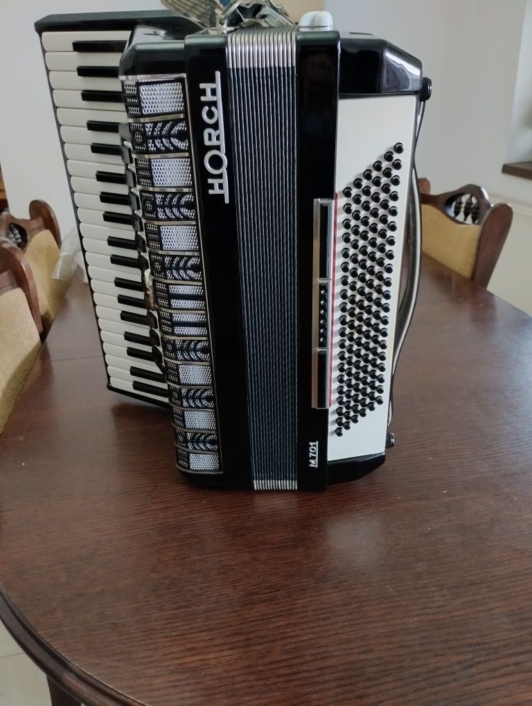 Acordeon  Horch 120 Bași, 11 Registre + 3 Registre la Basi In 4 Scaune
