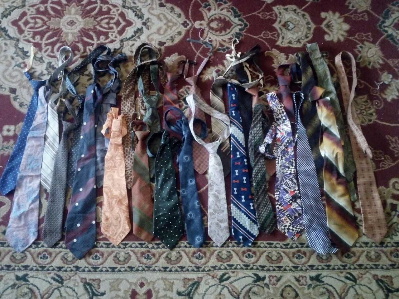 Продаю советские мужские галстуки