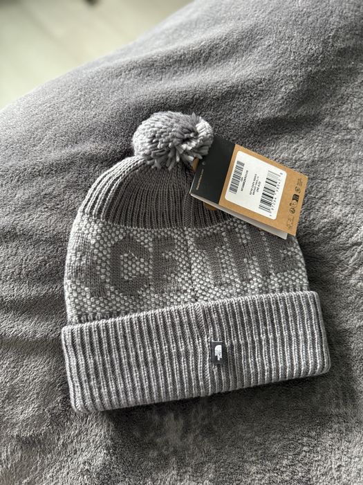 The North Face caciula unisex cu ciucur gri cu alb groasa noua