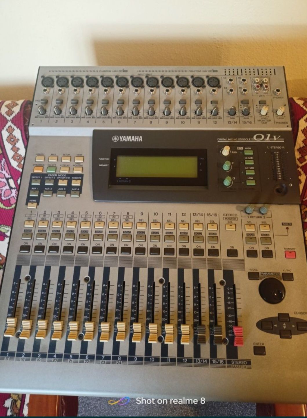Yamaha 01V în stare perfectă de funcționare , folosit în studio