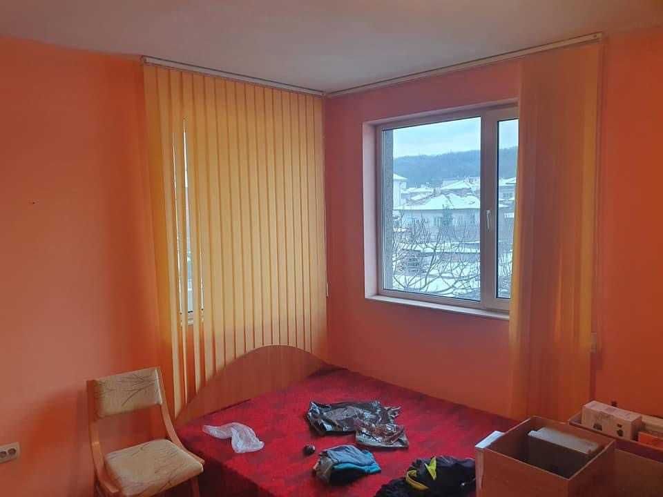 Продавам етаж от къща в кв. Славянски Димитровград