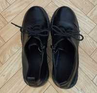 Продаются туфли черные в отличном состоянии,размер 39