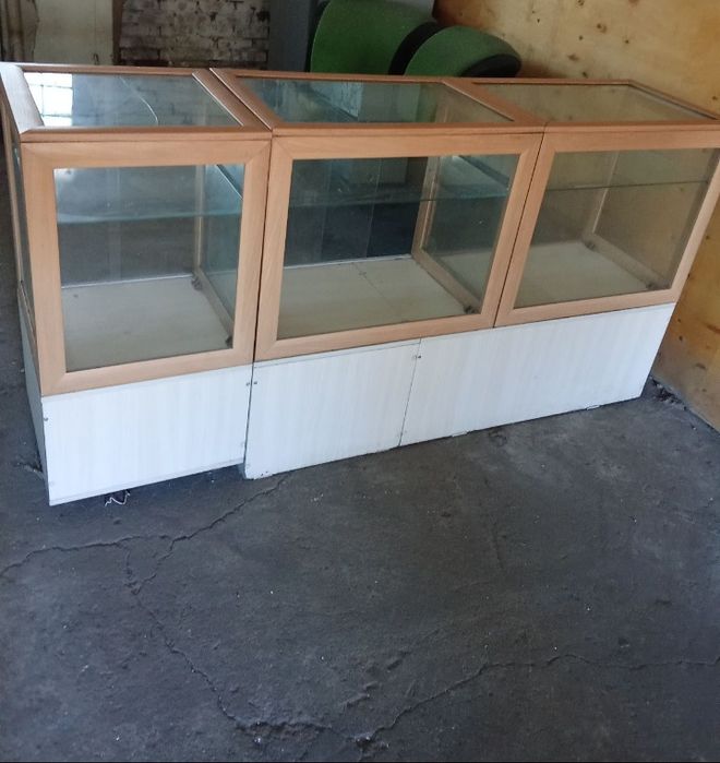 Продам Ветрину срочно