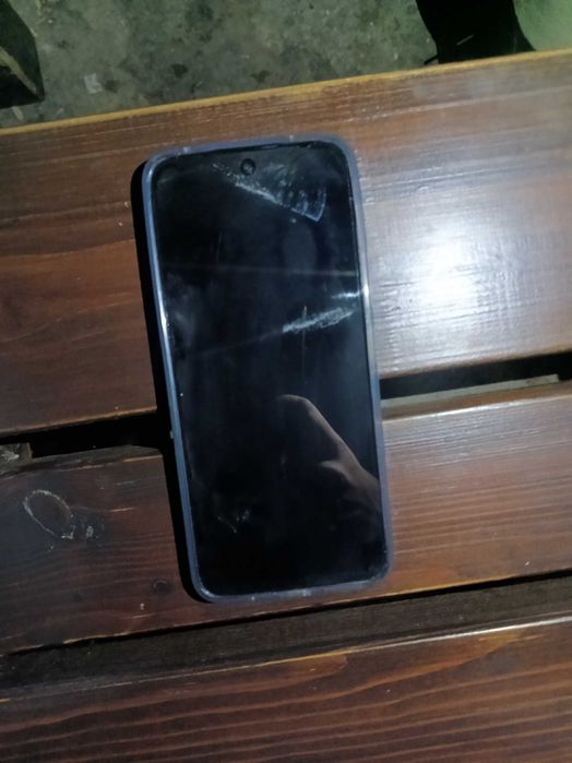 Продавам телефон Xiaomi redmi 13