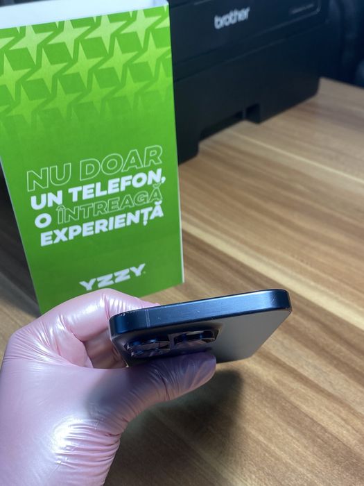 iPhone 15 Pro / 256 GB / Sănătate baterie 90% / Foarte bun