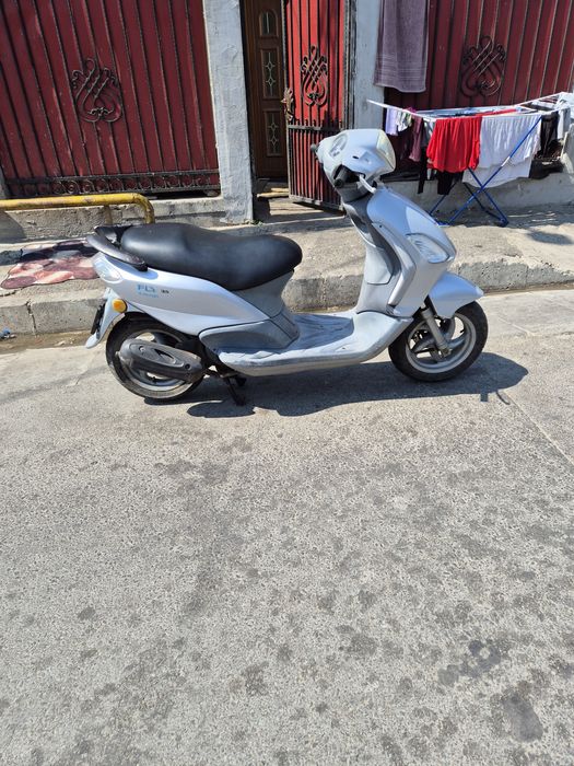 Vând scuter marca piajio flay