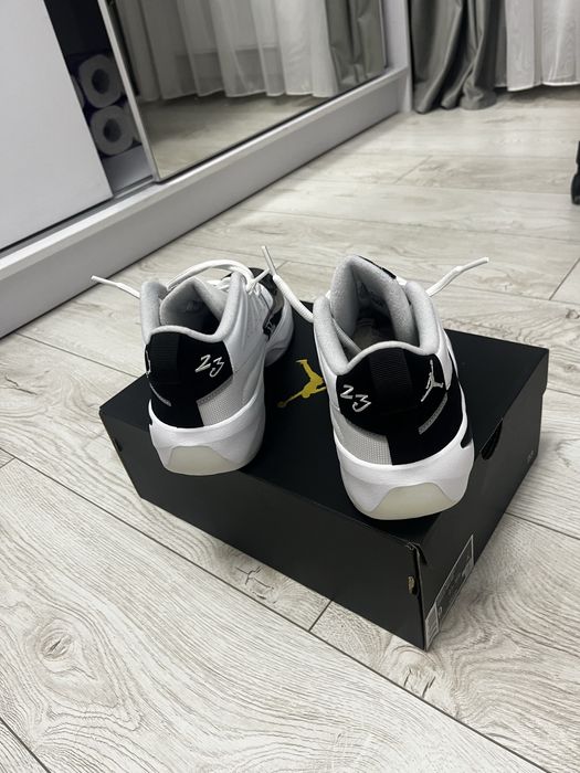 Adidasi nike  jordan masura 42,5