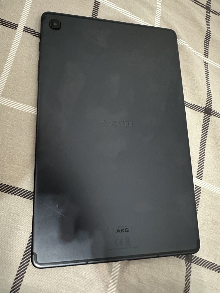 Samsung Tab s6 lite cu fisura pe geam