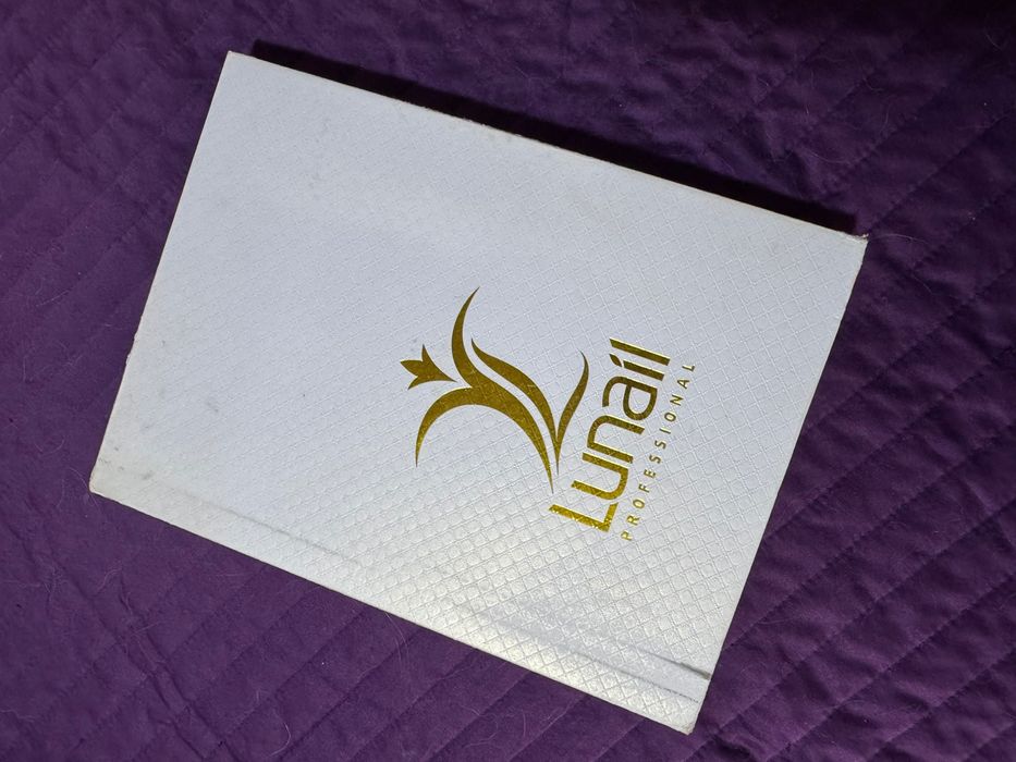 Мострена книга за нокти