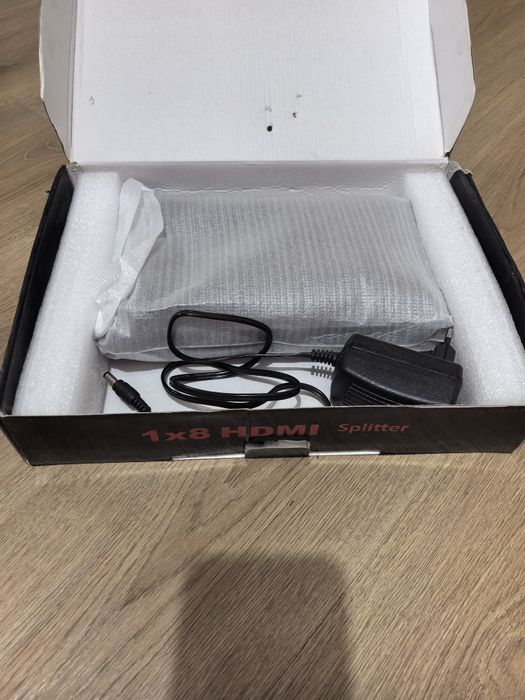 HDMI splitter 1x8