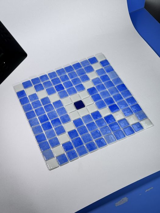 Mozayka kafel basseyn mayolika