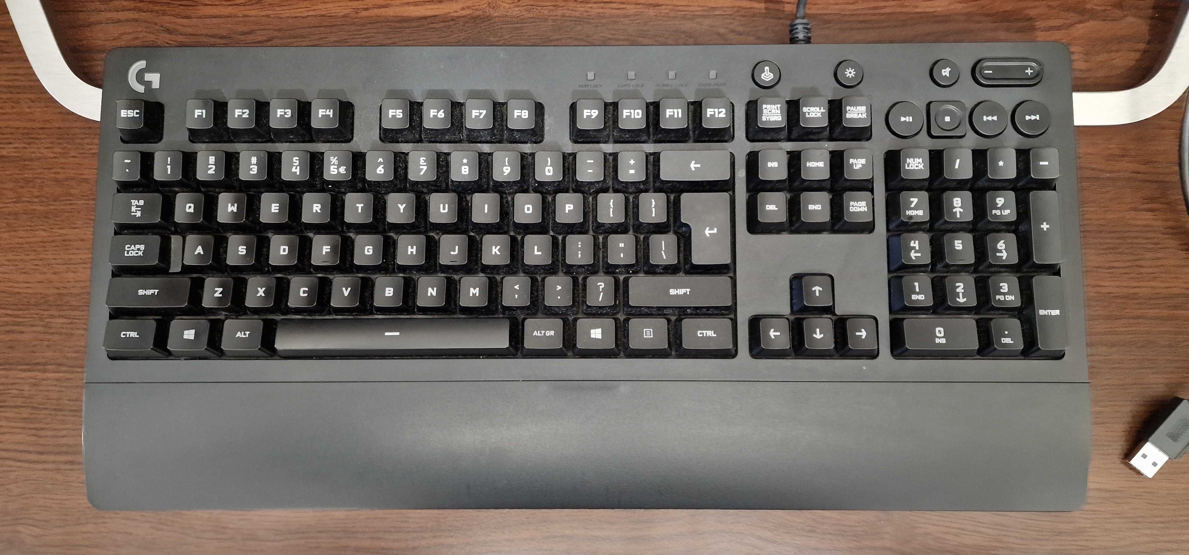 Геймърска клавиатура logitech G213 RGB