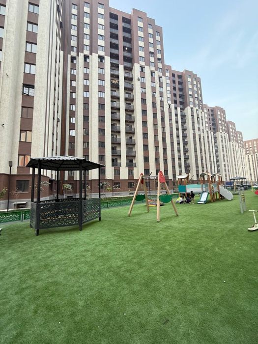 Uchtepa tumani o’rikzor bozor oldida