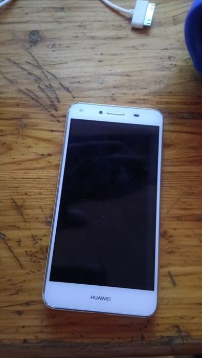 Телефона е в добро състояние ползване 3 месеца добре работи