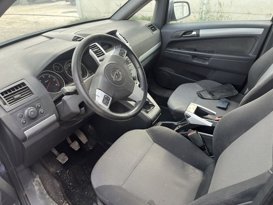 Dezmembrez Opel Zafira B 1.7 diesel 2006-2010