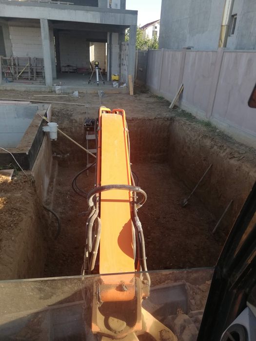 Minixcavator branșamente gaze, apă, curent electric, funda