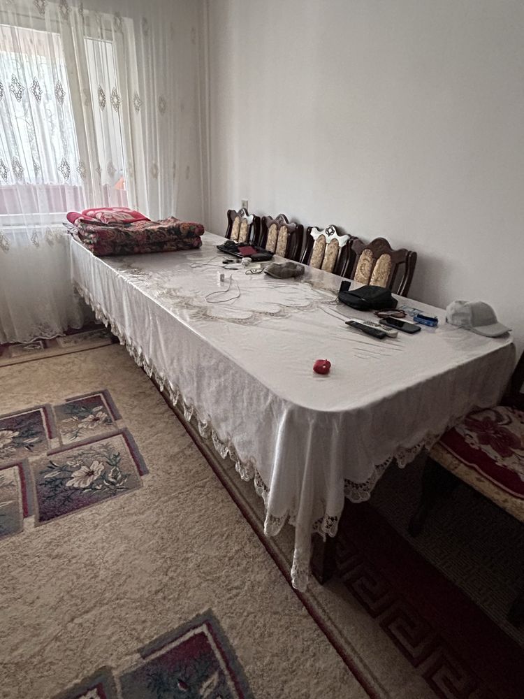 СРОЧНО ПРОДАМ Стол и стулья