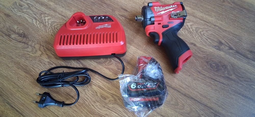 Нови Гайковерт Milwaukee M12 FUEL Батерия и Зарядно