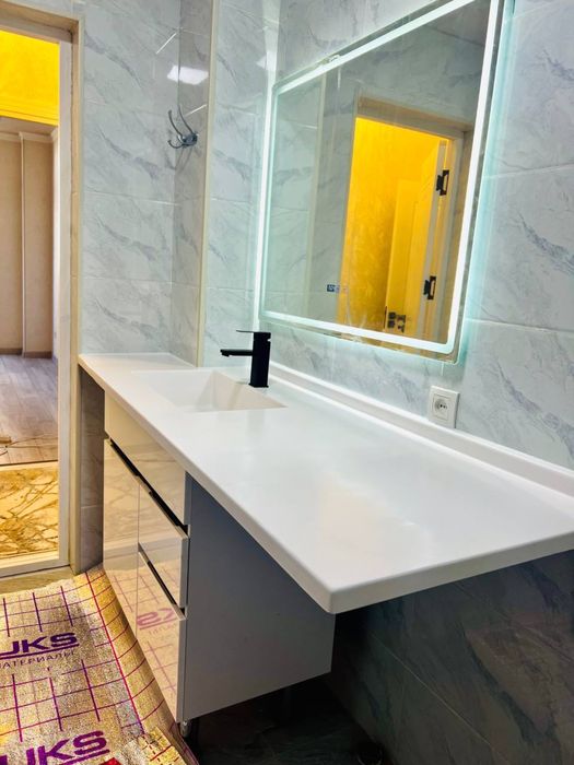 Раковина со столешницей( комплект) со шкафчиком