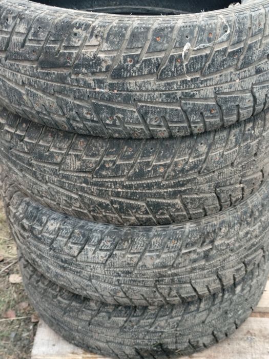 Продам резину 235/60/18 зима