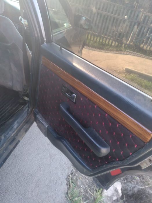 Продам машину Ауди 100 по запчестям