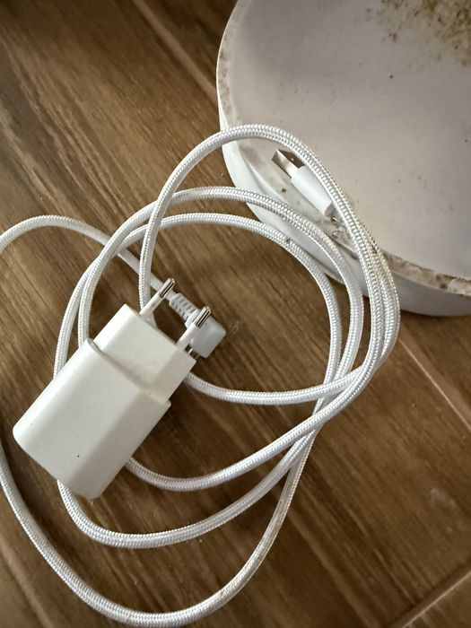 Alimentator automat cu camera wifi pentru pisici