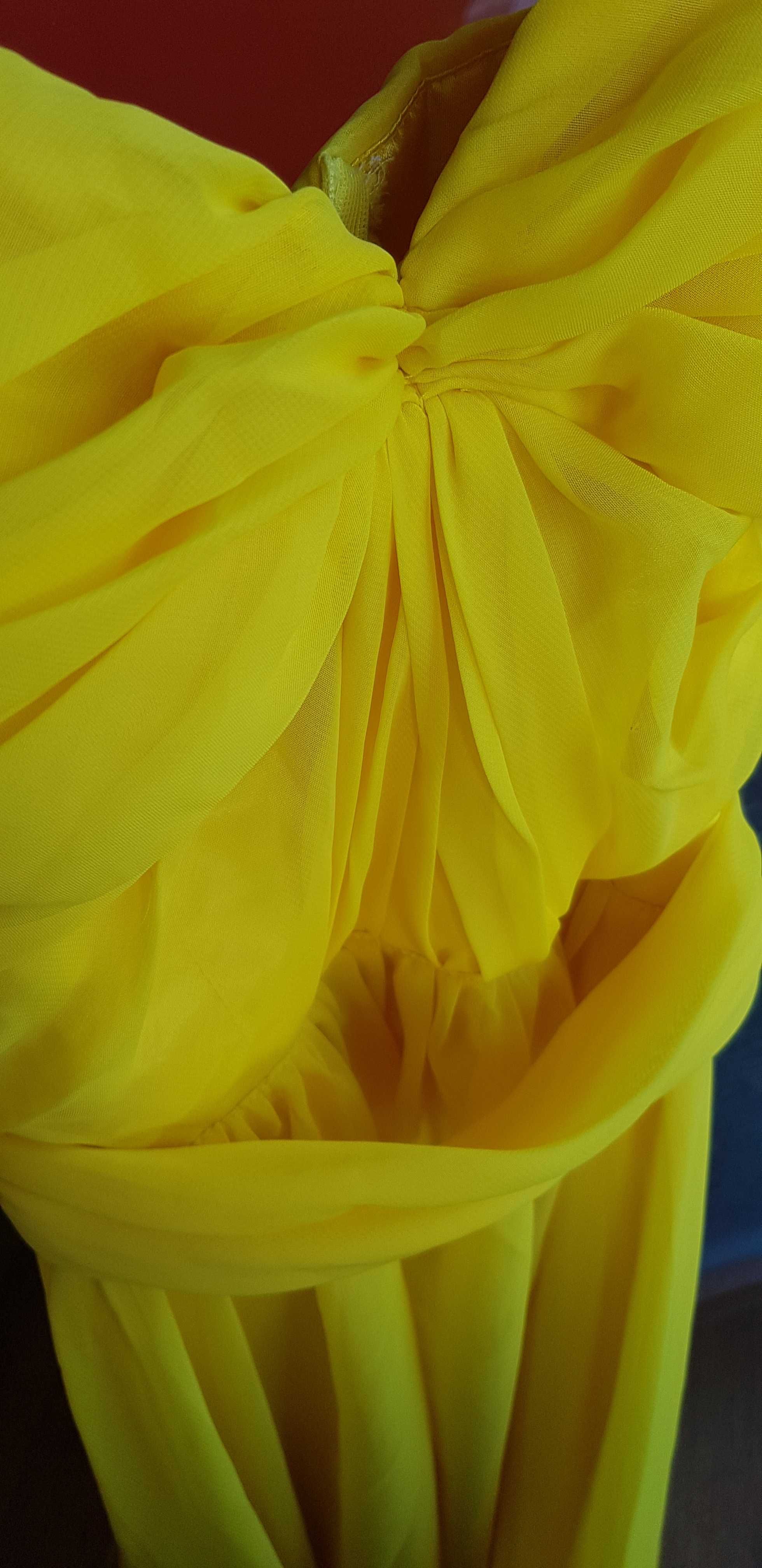 Жълта дълга феерична рокля