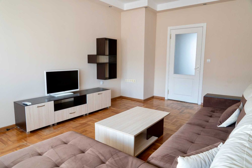 Дава се под наем Четиристаен апартамент в Варна, Аспарухово - 90 кв.м за 663 € - Снимка #1