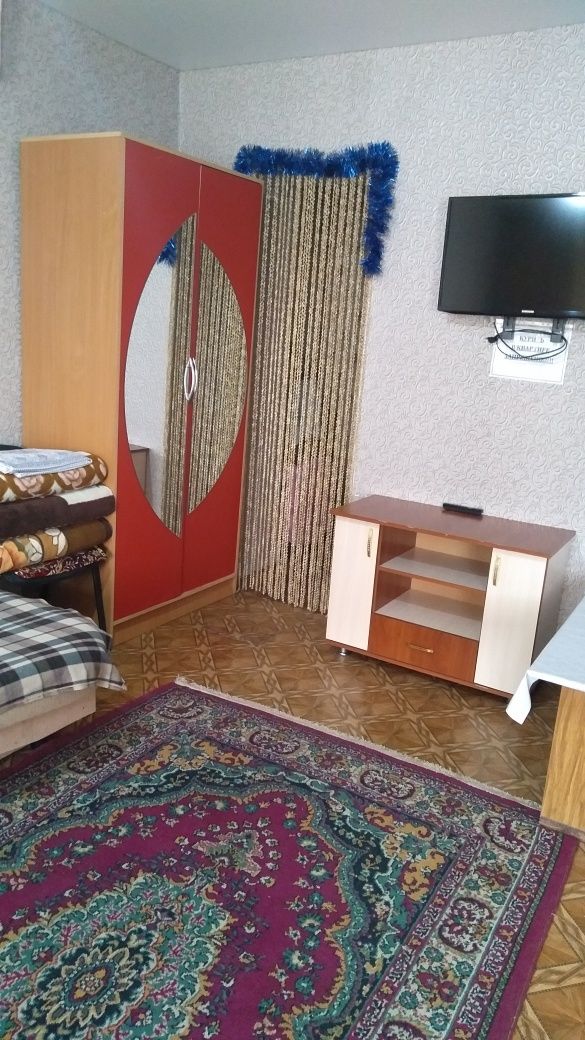 Посуточно и по часам, не для шумных компаний.