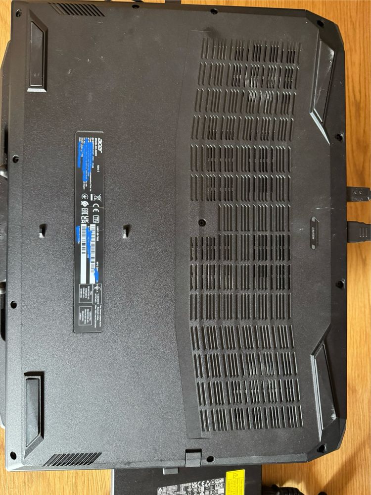 Acer Nitro 5 отлично състояние+подарък охлаждаща подложка
