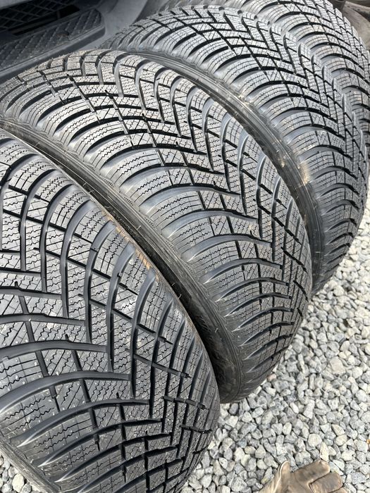 Hankook 215/55/17 Нови