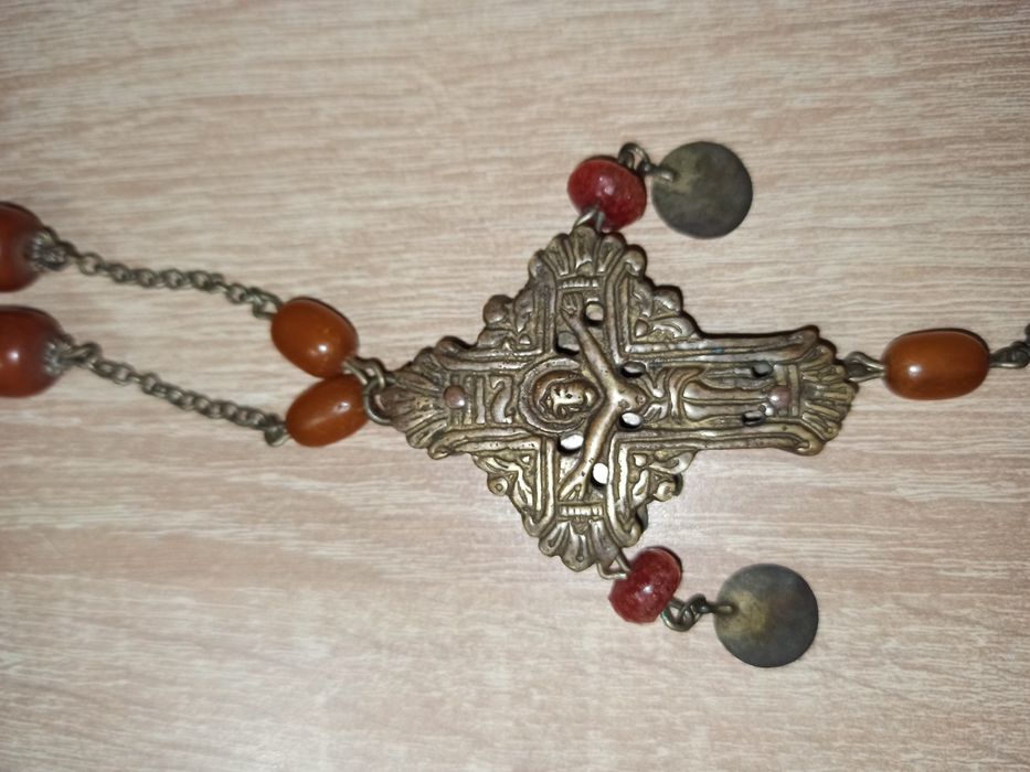 Възрожденски кръст , Мощехранителница, Пищов,Ятаган,Пушка,Възрожденски