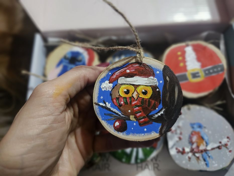 Коледни ръчно рисувани шайби