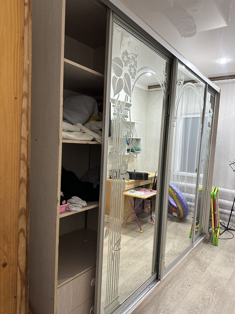 Продам шкаф в прихожую