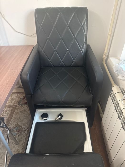 Педикюрный кресло с санузлом