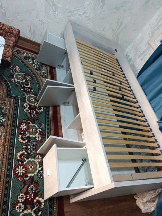 Кровать с шкавчиками вместе, 2.10 на 1 метр, как новое