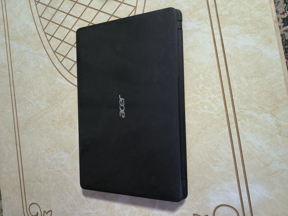 Noutbuk acer холати ало хечканака айби йук зарят 3 соатдан коп ушел.