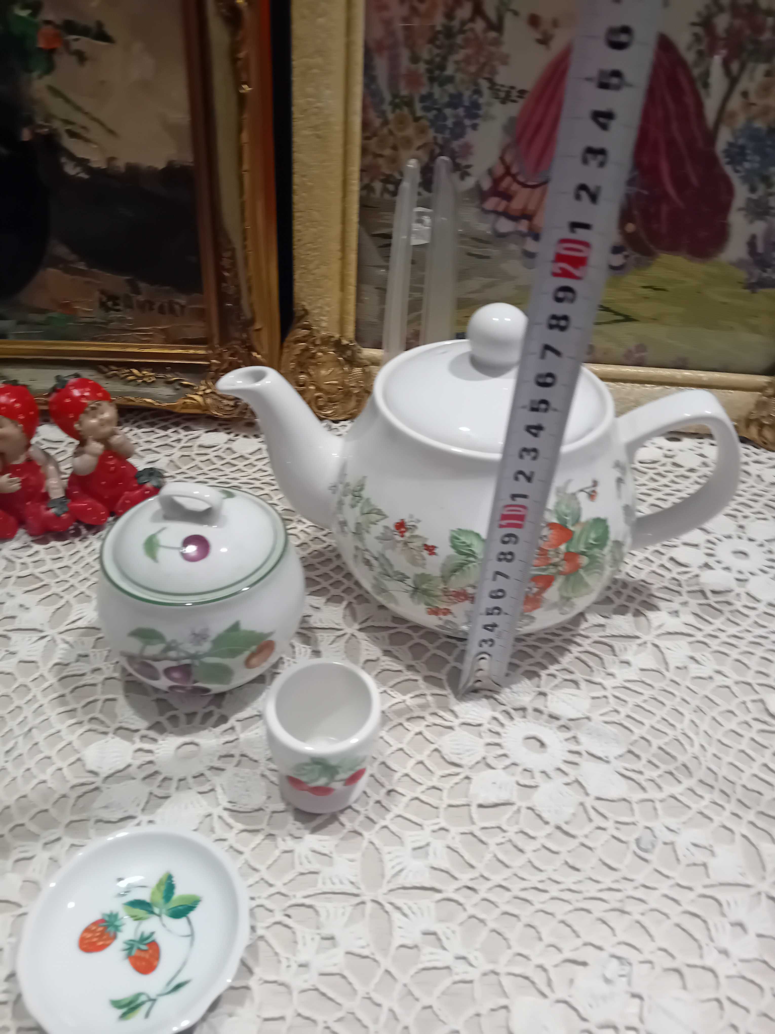 Порцелан с ягоди и череши