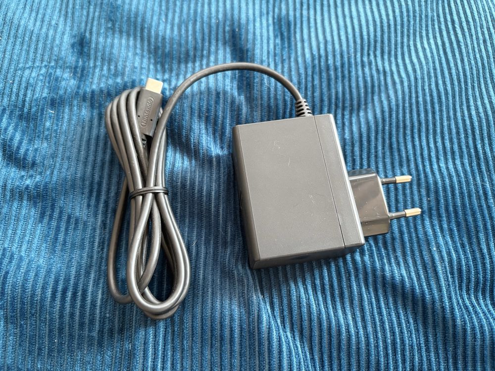 Nintendo Switch Lite + зарядно