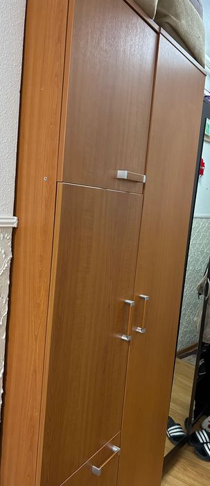 3 Dulapuri de dormitor și un dulap pentru hol