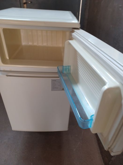 Халадильник 2Х камерный AWIST новый в отличном состояние