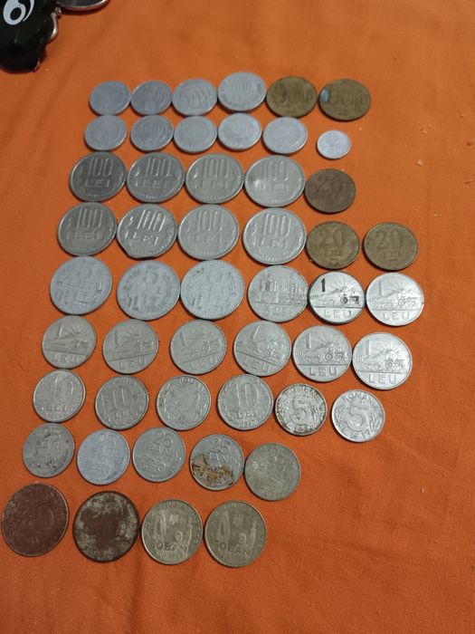 Vând monede vechi