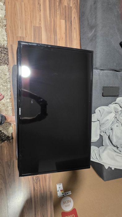 Samsung tv 107cm Nu este SMART