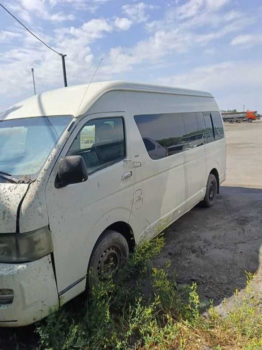 Микроавтобус Toyota Hiace