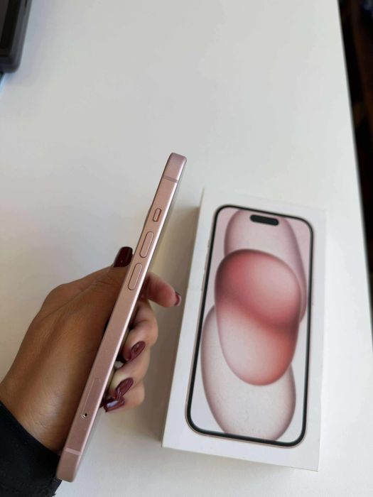 Telefon Iphone 15 Roz ca nou 93% sanatate baterie