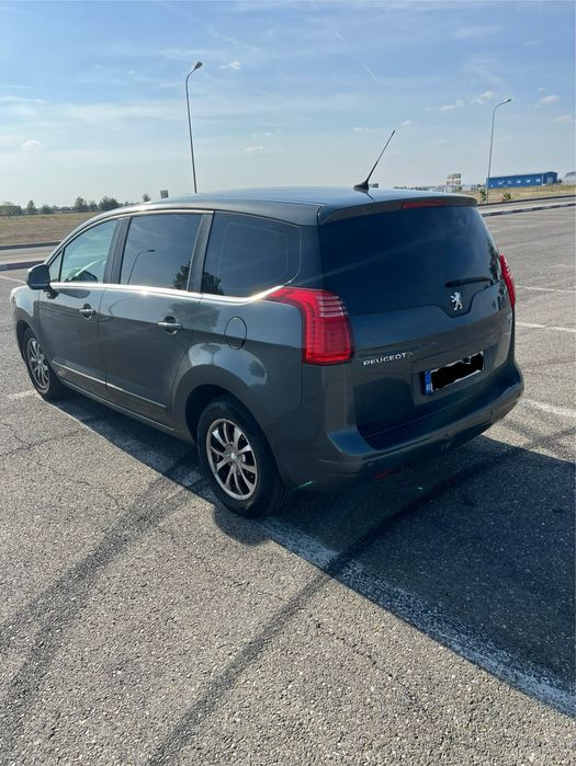 PEUGEOT 5008 5 LOCURI 2011 diesel perfecta stare