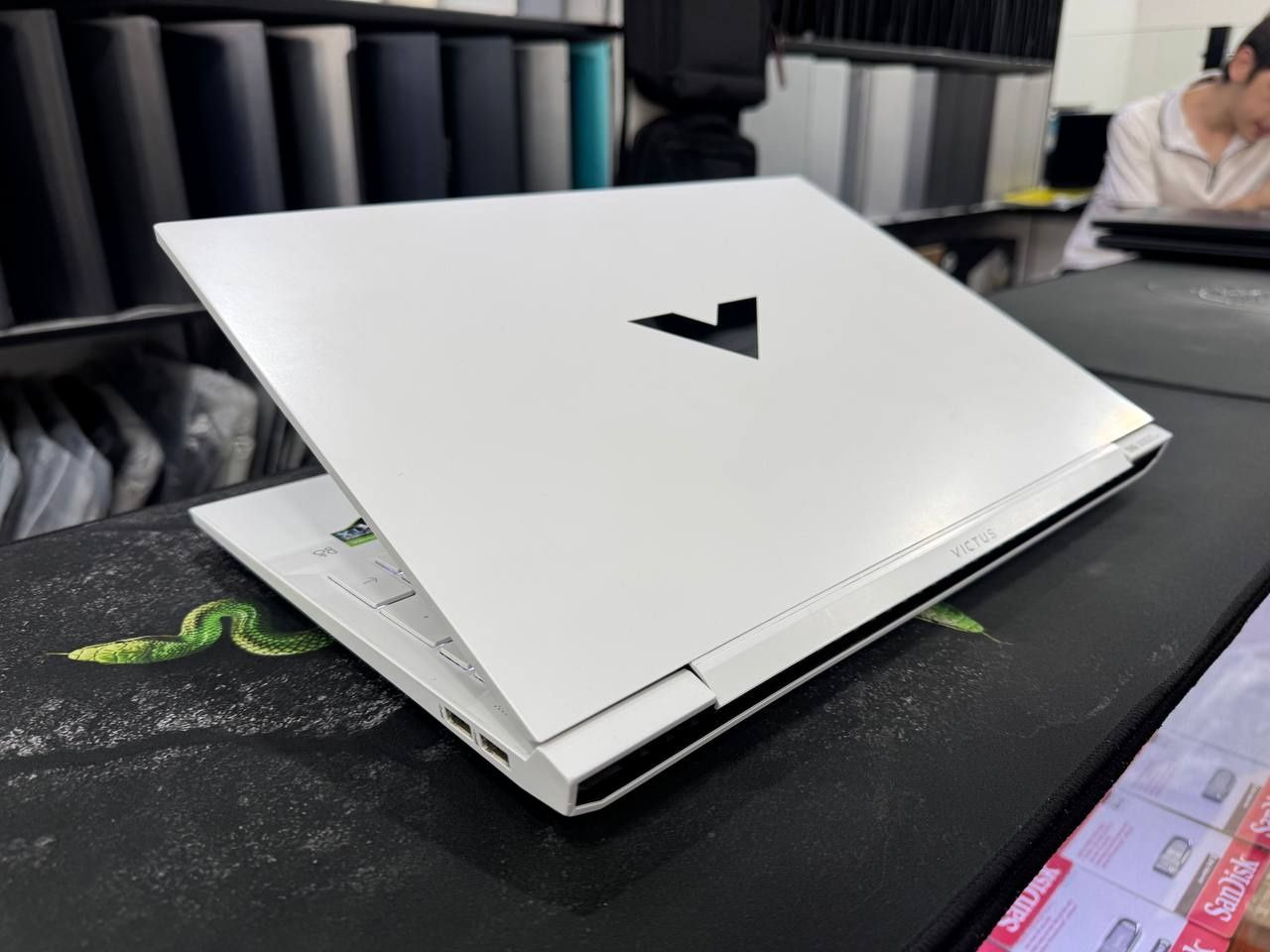 Продам игровой ноутбук HP Victus, в хорошем состоянии, с гарантией