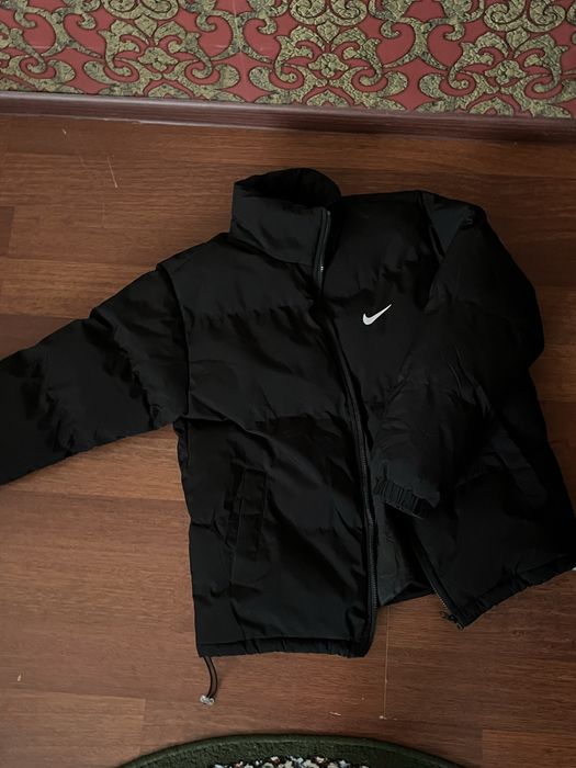 Пуховик Nike.